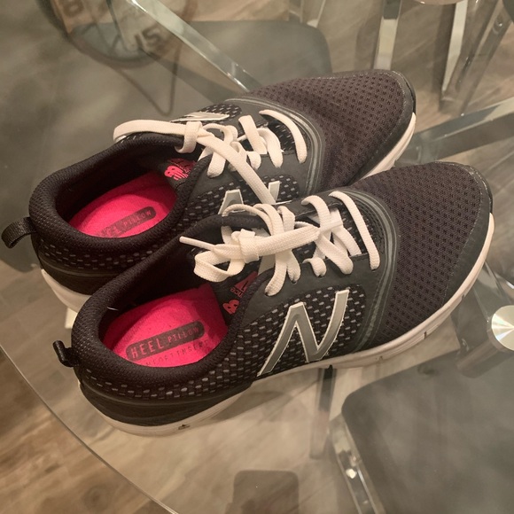 New Balance Running Shoes Size 8 - Picture 1 of 2